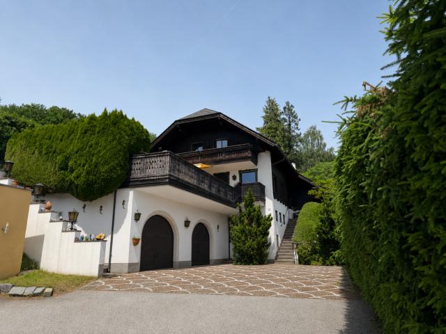 Landhaus in Obertrum: Unverbaubarer Seeblick, 1.883 m² Grund samt Baureserve