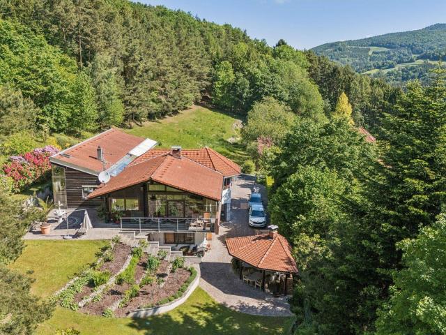 Landhaus in Rettenbach nahe Wien – Absolute Alleinlage mit 16.200 m² Eigengrund, Wald und Badebiotop!