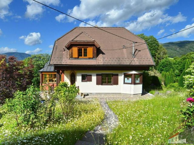 Landhaus in Ruhelage von Maria Schutz auf ca. 2.309 m² mit Bachlauf