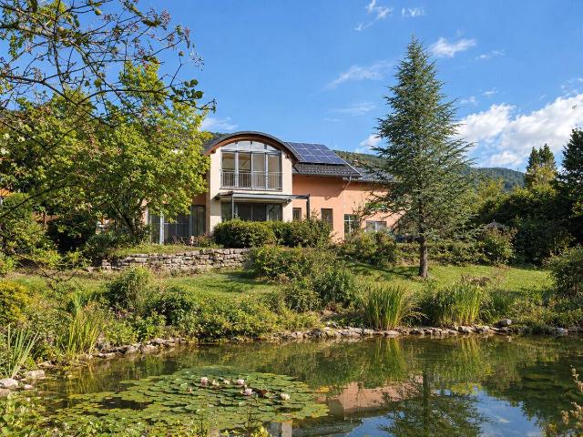 Landhaus mit 310 m² Wohnfläche, Schwimmteich, idyllischem Garten und Wellnessbereich!