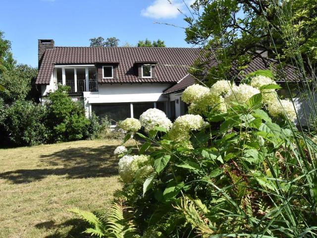 Landhaus mit großem Garten
