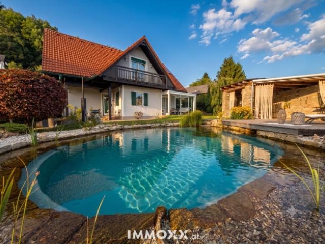Landhaus mit Schwimmteich in Albersdorf — wo der Sommer schon eingebaut ist