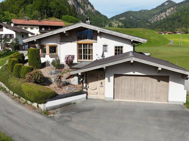 Landhaus mit traumhaftem Natur und Bergblick in Sonnenlage von Kössen