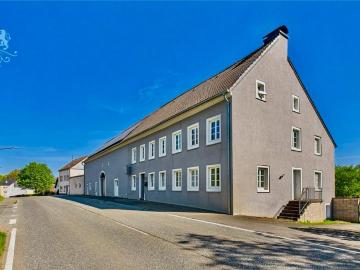 LandhausBauernhaus 220 m2 Wohnfläche 11000 m2 Grundstück