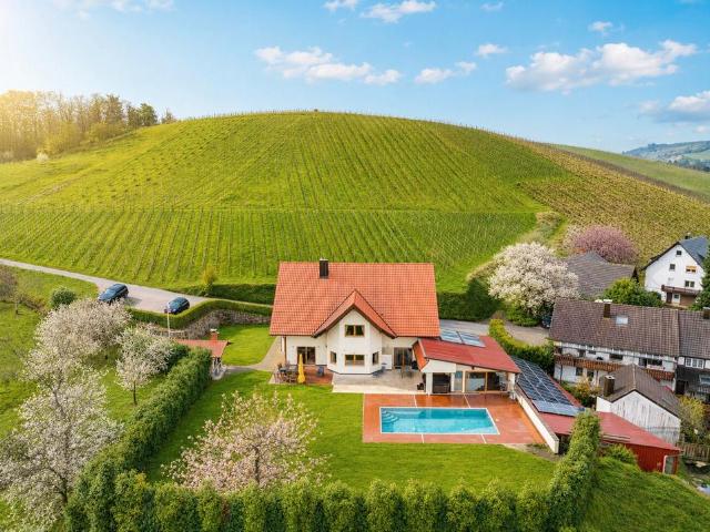 Landhausresidenz Sasbach am Weinberg: Pool, Sauna, 380 m² — von p