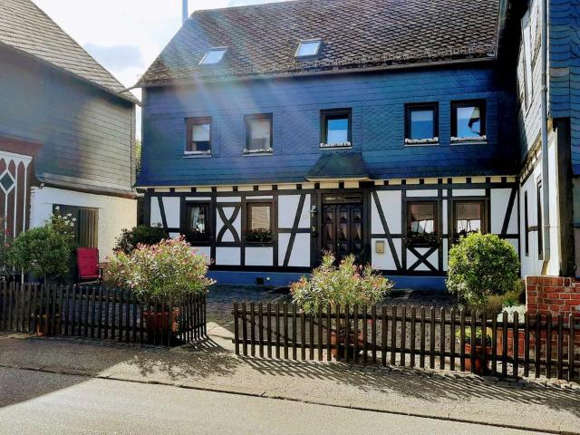 Landidylle Hunsrück: Fachwerkjuwel mit Ferienwohnpotenzial