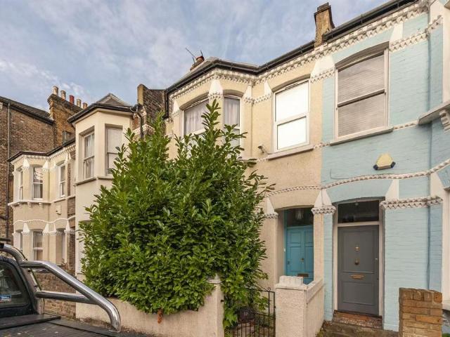 Landor Road, SW9 4 bed detached house £4,500 pcm £1,038 pw