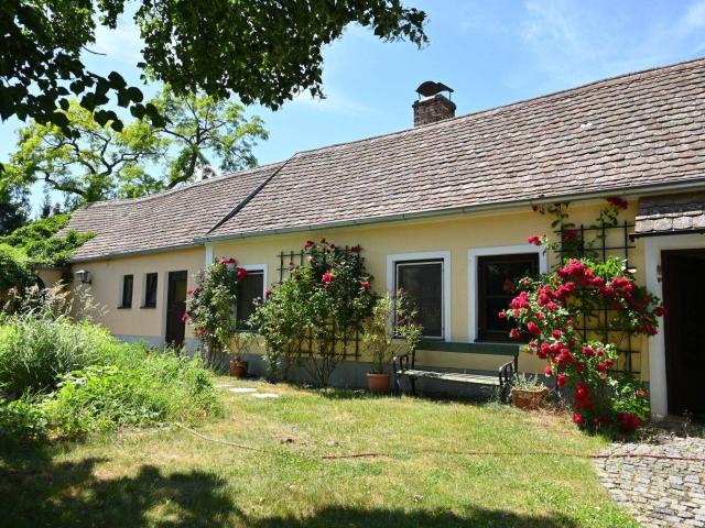 Ländlich wohnen, großzügig leben: Haus mit Garten, Werkstatt & Weinkeller in Kleinriedenthal