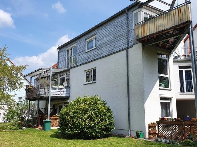 ländliche 3 Raum Maisonettewohnung mit Balkon und Stellplatz in Reichenbach – Einbauküche möglich !