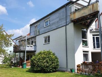 ländliche 3 Raum Maisonettewohnung mit Balkon und Stellplatz in Reichenbach – Einbauküche möglich !