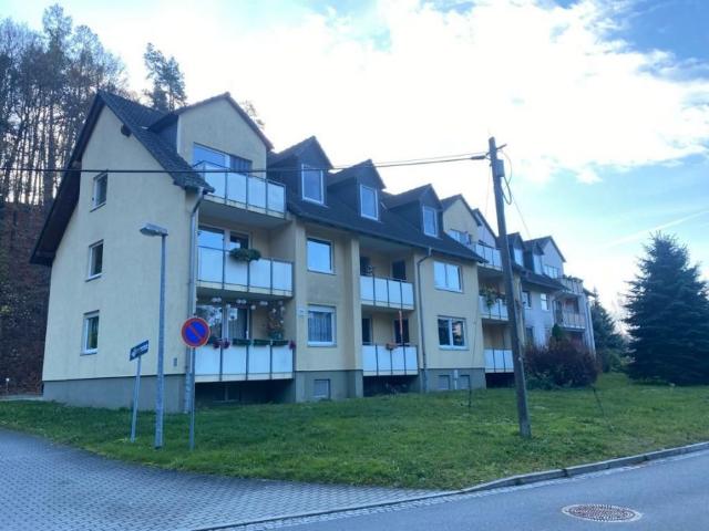ländliche 3 Raumwohnung mit Balkon und Gäste WC in Bernstadt!