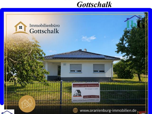Ländliche Ruhe trifft moderneTechnik Energiesparender Neubau Bungalow