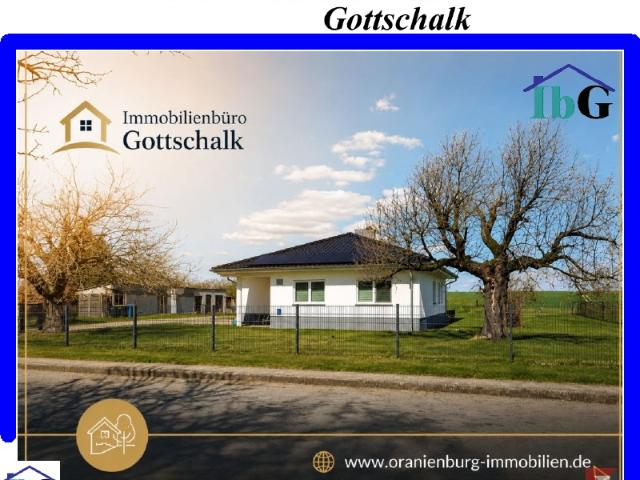 Ländliche Ruhe trifft moderneTechnik Energiesparender Neubau Bungalow