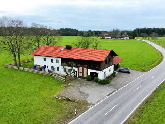 Ländliches Anwesen mit großzügigen 310 m² Wohnfläche und 866 m² Grundstück mit Weitblick