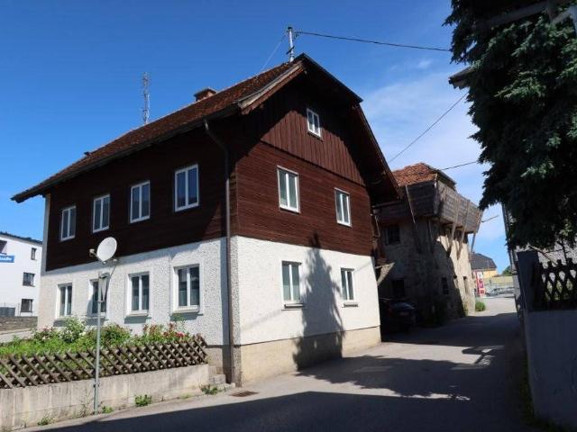 Ländliches Anwesen mit Wohnhaus, und Nebengebäuden in Ostermiething