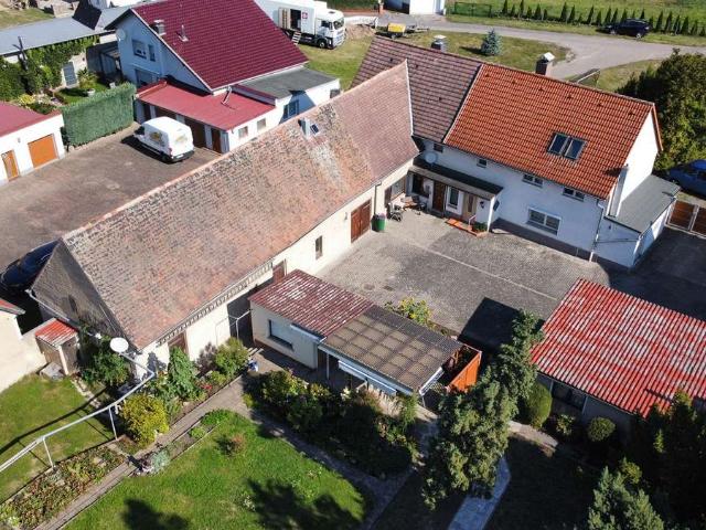 Ländliches Anwesen mit zwei Wohnhäusern, Nebengebäuden und Doppelgarage
