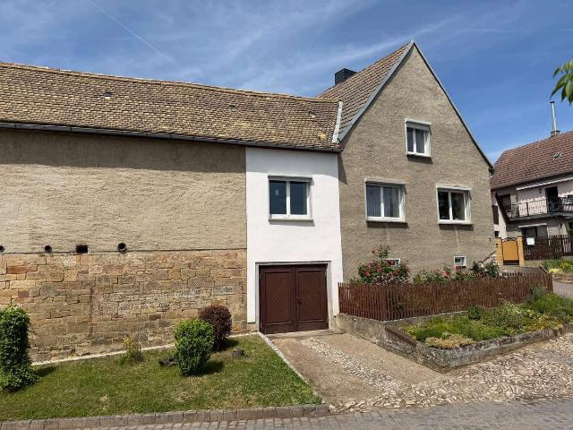 Ländliches Familienhaus mit Innenhof, Scheune und viel Potenzial in Nemsdorf