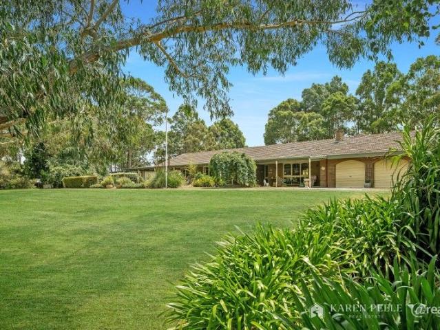 Landmark 40 acre Lifestyle Estate with Pool, Studio & Exceptional Privacy