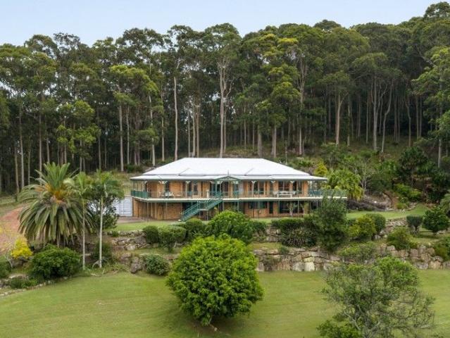Landmark 76.92 Acre Estate 2 x Residences Life At The Top With Panoramic Ocean, Lake & District Views
