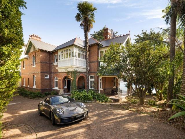 Landmark 2982sqm north facing harbourfront estate