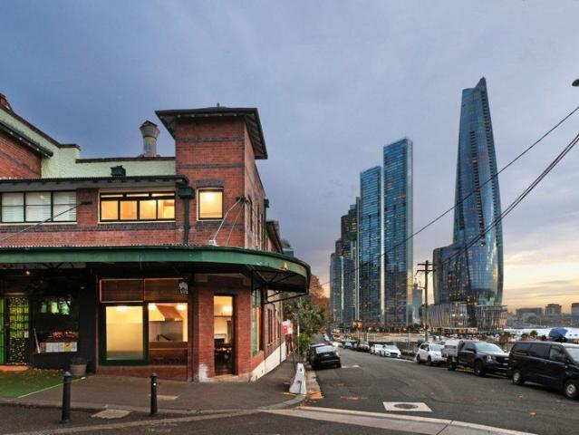 Landmark Torrens title property with serene harbour views