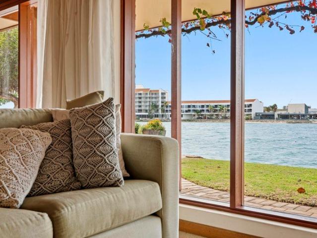 Landmark Waterfront Estate: Prestige, Scale & Unmatched Opportunity