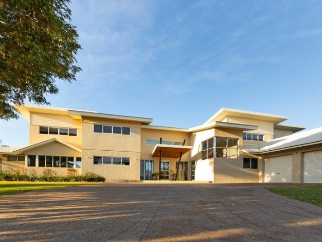 Landmark Architectural Residence with Unrivalled Roebuck Bay Views