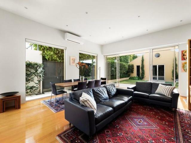 Landmark c1888 Victorian balcony terrace in a prestigious northside position