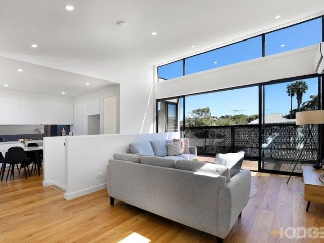 LANDMARK DESIGN, BEACHSIDE LUXURY