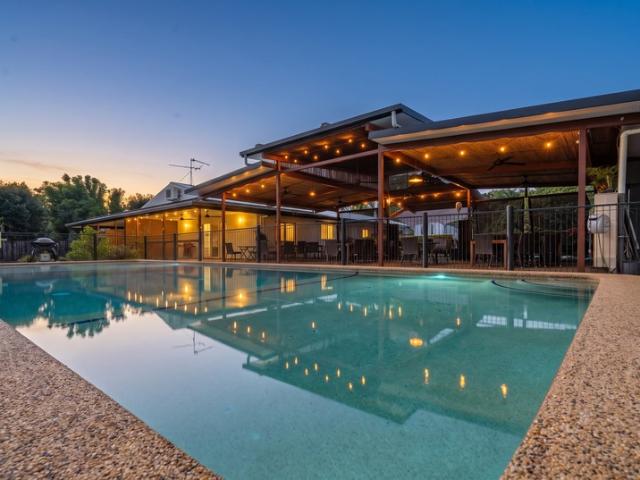 Landmark Lifestyle & Income Opportunity: The Iconic 'Spicy Thai Hut' Site !
