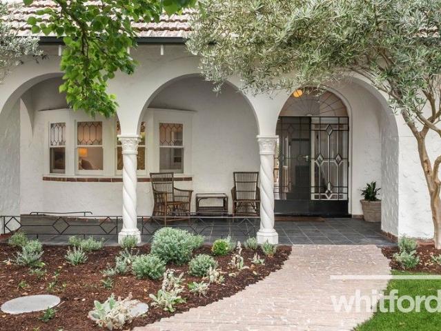 Landmark Newtown residence with studio on approx. 810m2