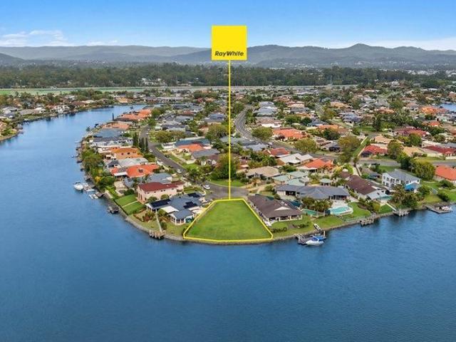 Build Your Dream Waterfront Residence on 942m²* of Prime Wide Water Owners Ready to Sell