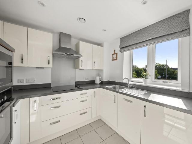 Landmark Place, Denham UB9, 1 bed flat to rent, £1,400 pcm | PrimeLocation