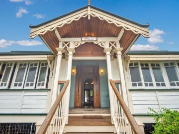 A Rare CBD Estate with Character, Scale and 4 5% + Return