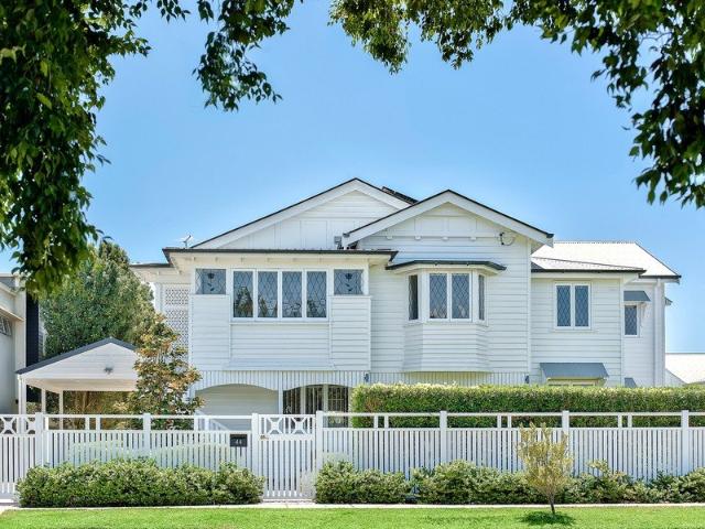 Landmark Queenslander On 810m2 Where Character & Lifestyle Come Together