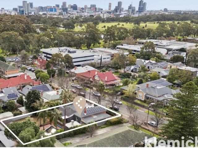 Landmark return verandah sandstone villa on approximately 1,152sqm, quietly positioned in a cul de sac and ready for its next chapter