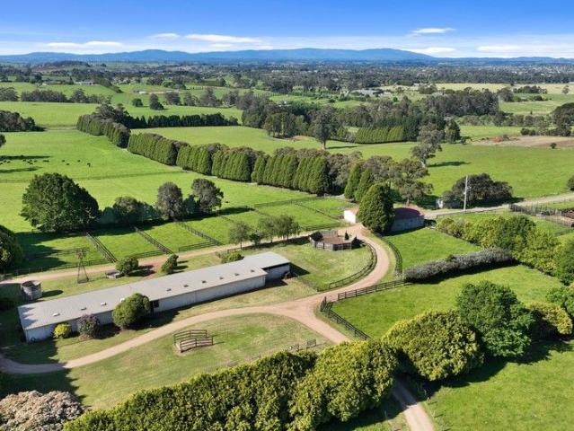 Landsborough Stud 4 Titles 3 Road Frontages 164 Acre Equine Breeding / Training Stud