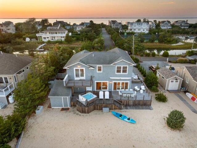 Landsend Ln, Southampton, Home For Sale