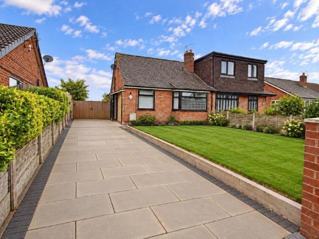 Landside, Leigh 2 bed semi detached bungalow to rent £1,200 pcm £277 pw