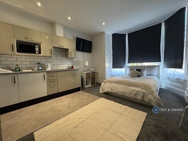 Landport Terrace, Portsmouth, PO1 Studio to rent £900 pcm £208 pw