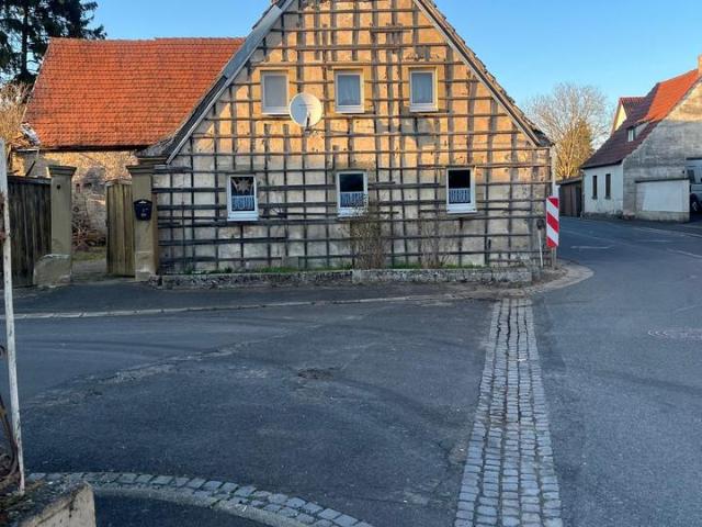 Landwirtschaftliches Anwesen mit 6566m² Sanierungsbedürftig