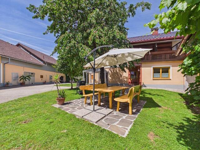 Landwirtschaftliches Anwesen mit viel Privatsphäre – Wohnhaus, Stallungen, Tenne & Destille