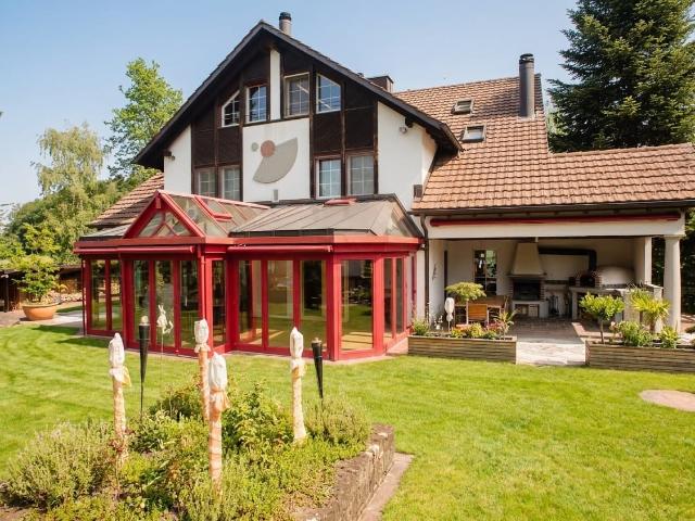 Landvilla mit Wellnessoase und Parkanlage