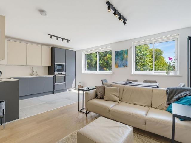 Lane End, West Hill, London SW15, 1 bed flat to rent, £2,800 pcm | PrimeLocation
