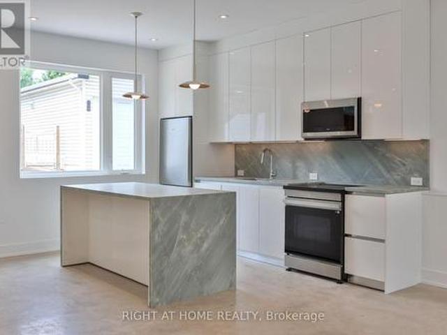 Laneway House 266 Indian Grove, Toronto, ON, M6P 2H5 house for lease | Listing ID W13570 | Royal LePage