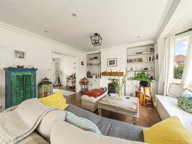 Langbourne Way, Claygate, Esher. 3 bed semi detached house to rent £3,800 pcm £877 pw