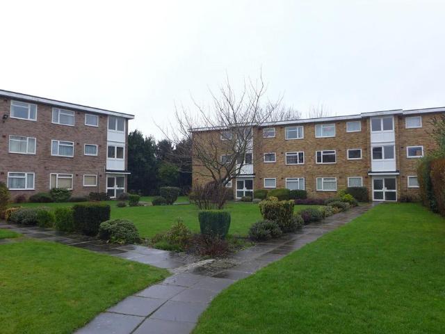 Langbay Court, Walsgrave, Coventry, CV2 2 bed apartment to rent £900 pcm £208 pw