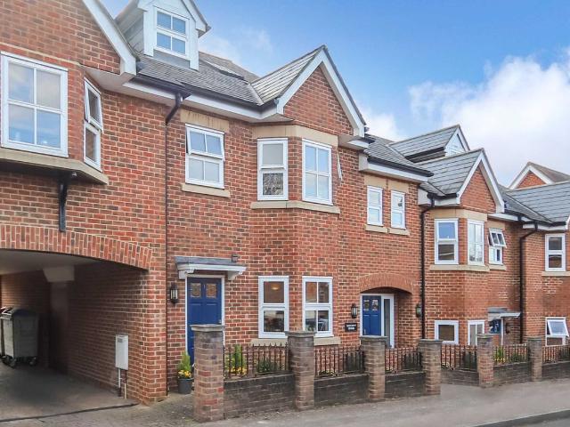 Langdon Street, Tring HP23, 2 bed flat to rent, £1,475 pcm | PrimeLocation