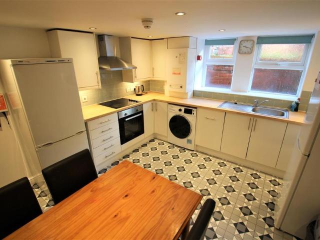 Langdale Terrace, Headingley, Leeds. 4 bed terraced house to rent £2,271 pcm £524 pw