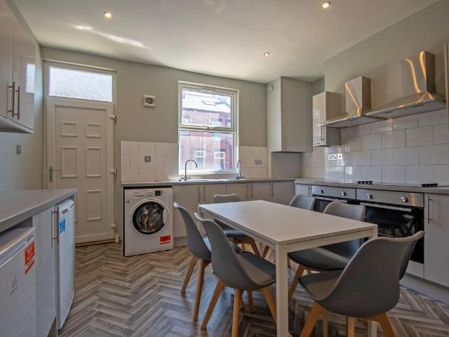 Langdale Terrace, Leeds LS6, 6 bed terraced house to rent, £442 pppm | PrimeLocation